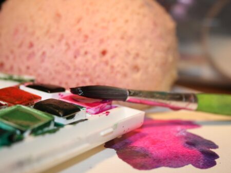 Kreativ heilen: Was Kunsttherapie in der Praxis bewirkt