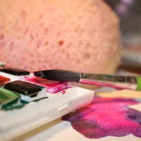 Kreativ heilen: Was Kunsttherapie in der Praxis bewirkt